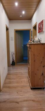 Flur - RESERVIERT Familienfreundliche 4-Zimmerwohnung........Paketverkauf zusammen mit der Wohnung im EG