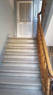 Treppenhaus - 2 Zimmer Etagenwohnung in Kiel