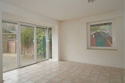 Zimmer EG Westseite mit Terrasse - 