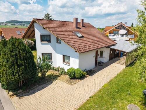 Vorderansicht - 5 Zimmer Einfamilienhaus zum Kaufen in Burladingen