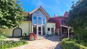 Blick Haupthaus und Galeriewohnung - Traumimmoblie zu verkaufen! Zweifamilienhaus mit Anbau und wunderschönem Grundstück in Hargesheim