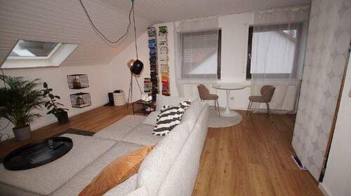 Wohnen - 2 Zimmer-Dachgeschosswohnung mit Garage