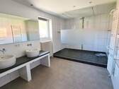 Tageslichtbad mit Dusche - 