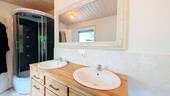 Bad mit Dusche - 