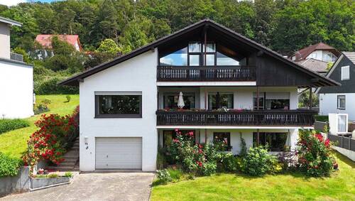 Bild 1 - Einfamilienhaus mit vermieteter Einliegerwohnung in Bad König zu verkaufen!