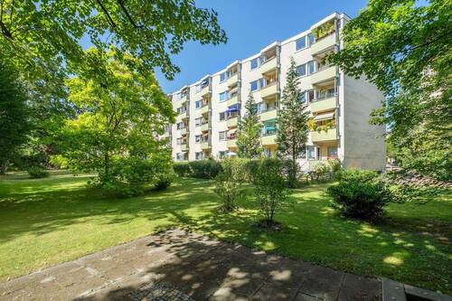 Hausansicht - 2,5-Zimmer-Wohnung mit Loggia - 296.000,00&nbsp;EUR Kaufpreis, ca.&nbsp; 62,00&nbsp;m&sup2;&nbsp;Wohnfl&auml;che