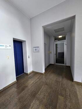 Aufzug / Zugang Büro - Büro mit 350,00 m&sup2; in Hösbach zur Miete