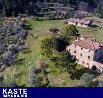 Sanierungsbedürftiges Landhaus mit Nebengebäude auf großem Grundstück in Rivalto, Toskana.