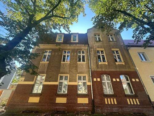 Hausansicht - 1 Zimmer Mehrfamilienhaus, Wohnhaus zum Kaufen in Finsterwalde