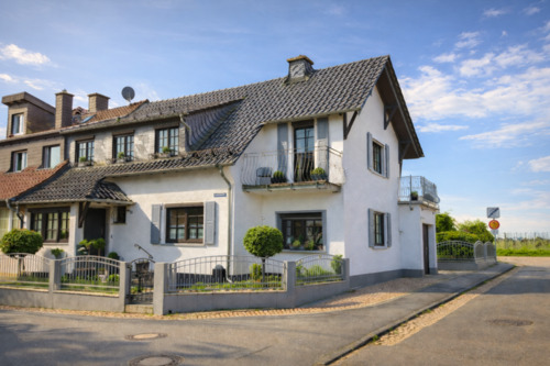 Ostansicht - 7 Zimmer Doppelhaushälfte zum Kaufen in Oestrich-Winkel