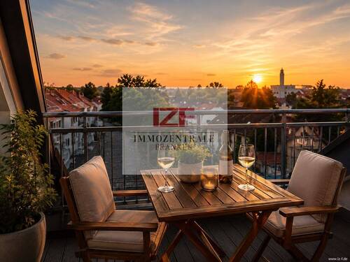 Sonnenuntergang über den Dächern - Über den Dächern von Nürnberg: 2-Zimmer-Dachgeschosswohnung mit Kamin, Dachloggia & Weitblick