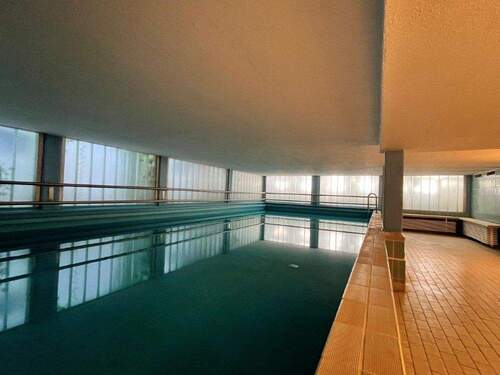 Gemeinschaft_Schwimmbad. - 