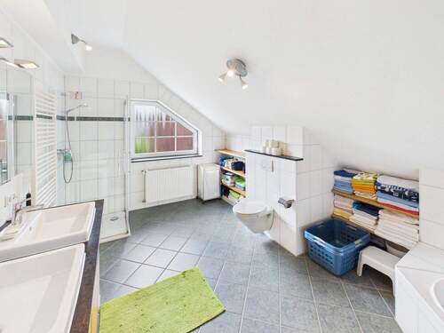 helles Familienbad - 