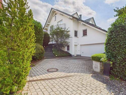 großzügiges Anwesen - 