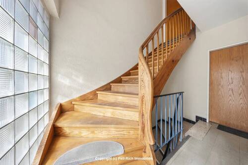 Treppenhaus - 3 Zimmer Etagenwohnung zur Miete in Karlsruhe