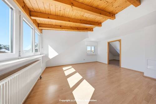 Wohnzimmer - Etagenwohnung mit 61,00 m&sup2; in Karlsruhe zur Miete