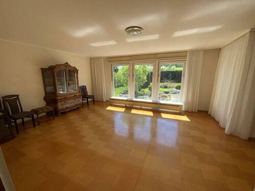 großzügiges, helles Wohnzimmer EG - 