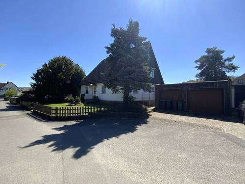 Haus mit Doppelgarage - 5 Zimmer Einfamilienhaus zum Kaufen in Igensdorf
