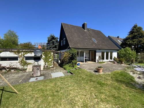 Südseite/ Garage-/Hausansicht - 5 Zimmer Einfamilienhaus in Igensdorf