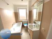 Badezimmer - Stark! Teilweise möblierte 1 Raum Wohnung!