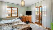 1. OG Schlafzimmer 1 - 