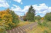 Grundstück mit benachbarter Drainsinenbahn - 