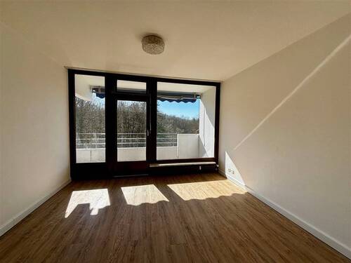 Schlafzimmer mit Zugang zum Balkon - 