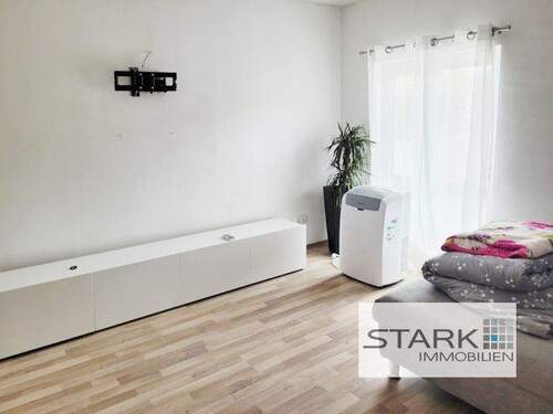 Wohnzimmer 2.jpg - Gepflegte 3 Zi-Wohnung in ruhiger Randlage mit Nähe zur Natur in Poppenhausen! Pelletheizung vorhanden!