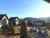 Balkonblick mit überragender Fernsicht - „Sonne, Ruhe, Zuhause – Dachgeschosswohnung mit Urlaubsgefühl“ – Wohnen mit Balkon, Garten und Garage“