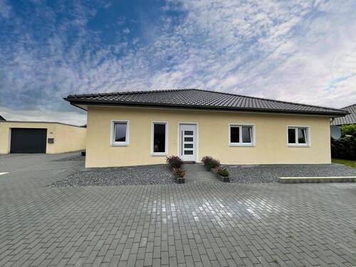Frontansicht 2 - Moderner Bungalow auf kleinem, pflegeleichtem Grundstück