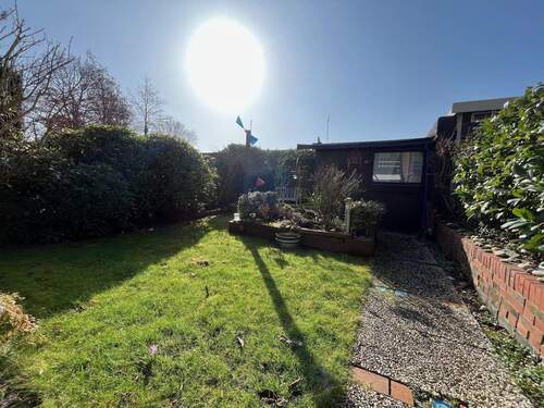 Schön eingewachsen ist der Garten - 