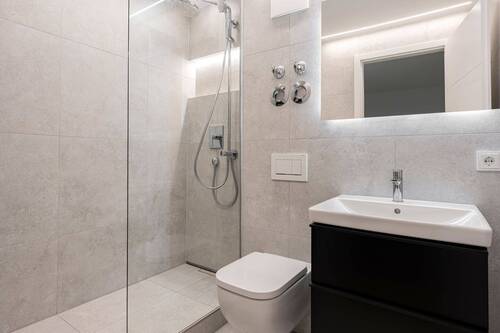 Badezimmer - Etagenwohnung mit 60,40 m&sup2; in München zur Miete