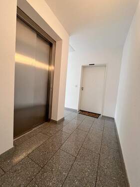 Aufzug/Eingangstür - 