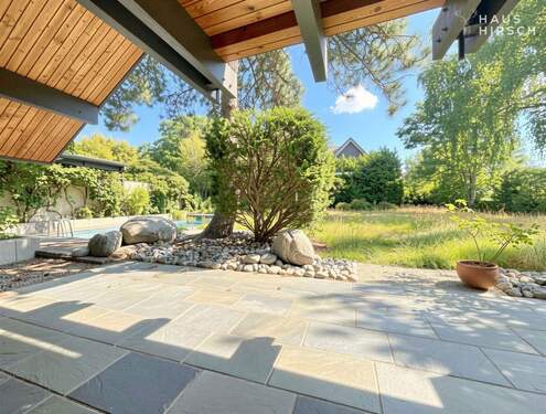 Gartenbereich mit Pool - (KI generiert) - 7 Zimmer Einfamilienhaus zum Kaufen in Odenthal