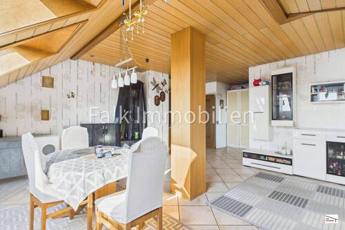 großes helles Wohn-/Esszimmer - 