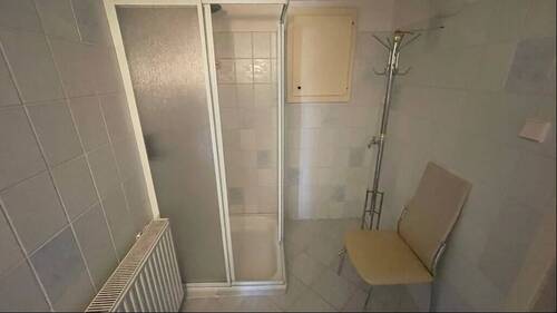 Bad mit Dusche - 