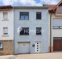 Geräumiges Reihenmittelhaus mit neuer Terrasse und direktem Garagenzugang - Ihr Traumzuhause! - Kämpfelbach Ersingen