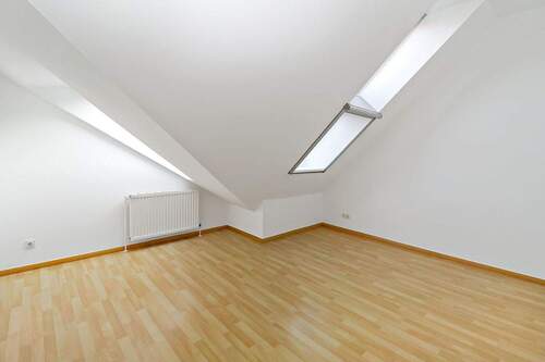 Zimmer 1 - 3 Zimmer Etagenwohnung in Berlin