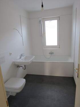 Neues Badezimmer - 3 Zimmer Etagenwohnung zur Miete in Falkensee
