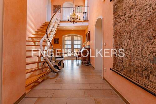 Eingangsbereich - 8 Zimmer Einfamilienhaus zum Kaufen in Usingen