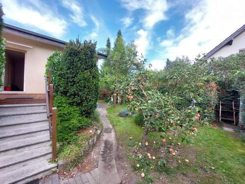 Treppenaufgang mit Gartenteil - 