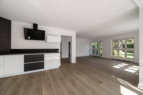 EG Küche mit Blick zum Wohnzimmer - 