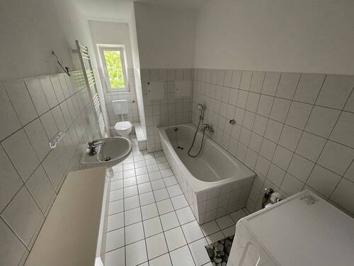 Bad mit Fenster.JPG - 