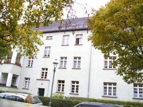 Haus Front - 2 Zimmer Etagenwohnung zum Kaufen in Berlin