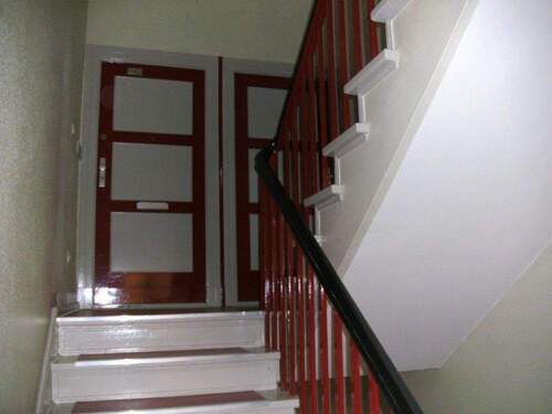 Treppenhaus - 2 Zimmer Etagenwohnung in Berlin