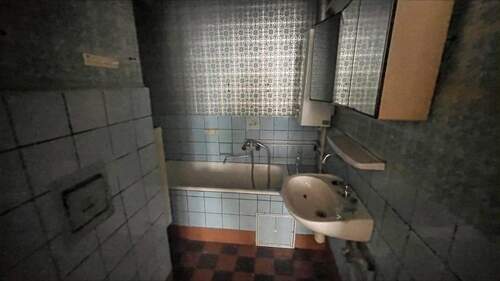 Bad im EG - 7 Zimmer Mehrfamilienhaus, Wohnhaus zum Kaufen in Kamenz