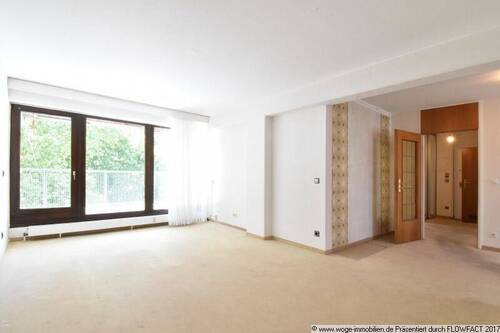 Wohnzimmer - 4 Zimmer Etagenwohnung zum Kaufen in Nürnberg