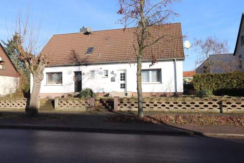 Vorderansicht - 4 Zimmer Doppelhaushälfte in Gerwisch