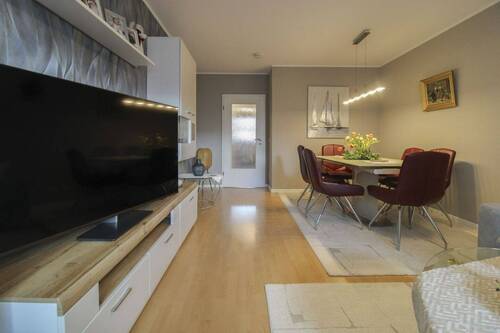 Wohnzimmer - 4 Zimmer Etagenwohnung in Magdeburg