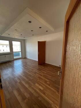 Wohnzimmer - 4 Zimmer Etagenwohnung zur Miete in Weißwasser